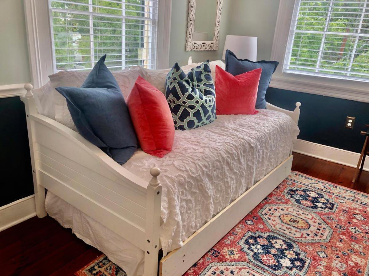 Daybed With Trundle In The Beautiful Ashley Inn 4 Blocks From King St Charleston Exterior photo