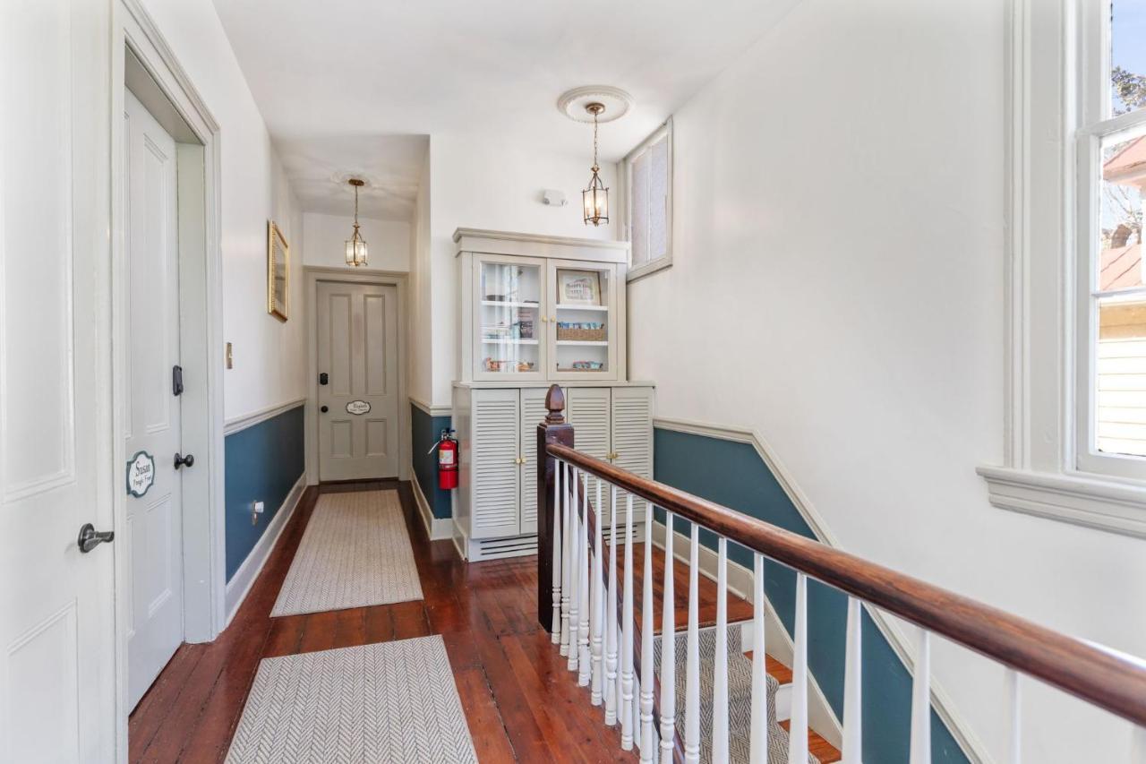 Daybed With Trundle In The Beautiful Ashley Inn 4 Blocks From King St Charleston Exterior photo